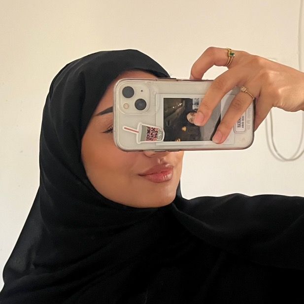 اهلًا انا ساره حامد